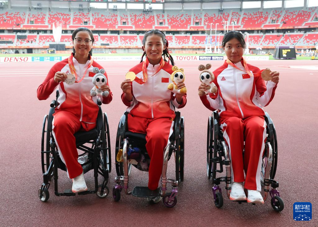 田径——亚残运会女子1500米T54决赛:中国选手包揽前三名